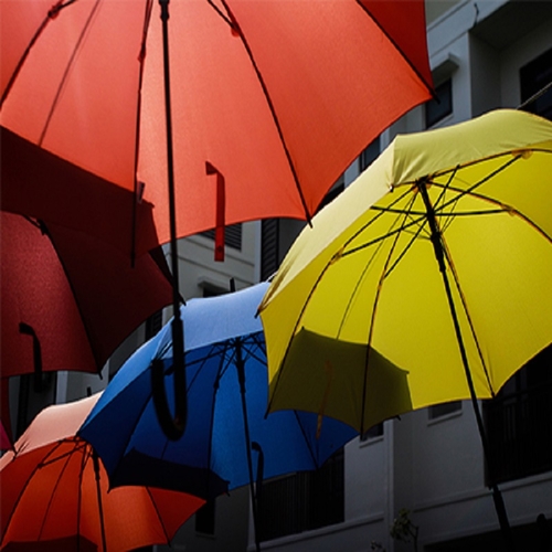 Cuál es la clasificación de resistencia al viento para los paraguas de viaje compactos?